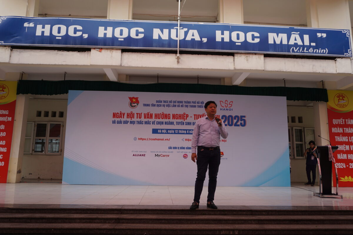 PGS.TS Phạm Mạnh Hà Truyền Cảm Hứng Hướng Nghiệp Tại Ngày Hội Tư Vấn Ở Thanh Trì